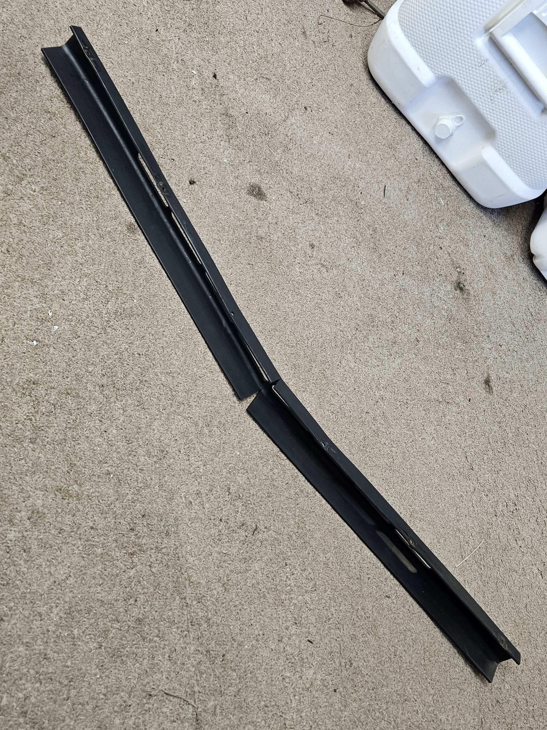 Vega 76-77 Lower Grill Rubber Filler